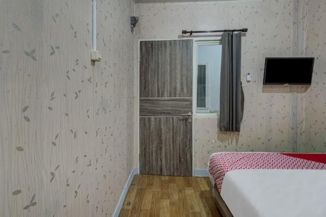 Super Oyo Capital O 3198 Sukomanunggal Inn Surabaya Ngoại thất bức ảnh