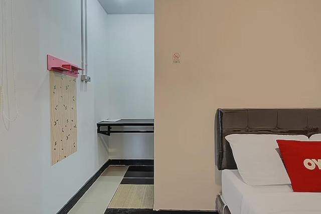 Super Oyo Capital O 3198 Sukomanunggal Inn Surabaya Ngoại thất bức ảnh